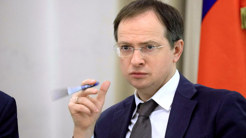 Мединский рассказал о новых госучебниках по обществознанию