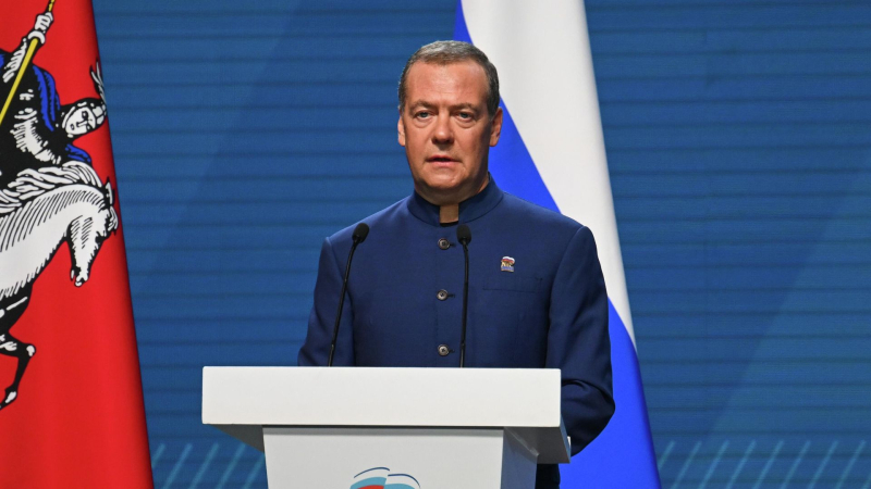 Медведев назвал Японию вассалом США