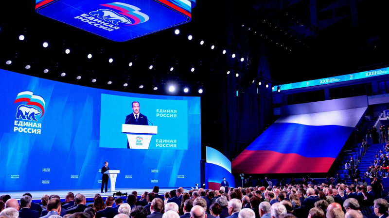 Медведев назвал народную программу ЕР беспрецедентным проектом
