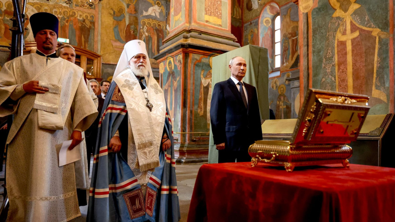 Митрополит Павел пожелал Путину Божьей помощи у мощей Дмитрия Донского