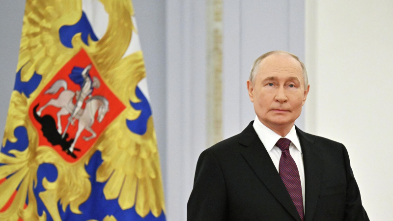Опрос показал, сколько россиян положительно оценивают работу Путина
