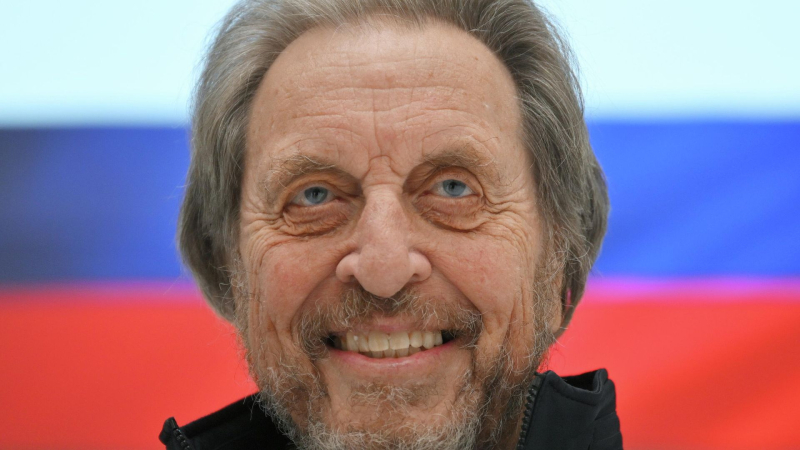 Отец Илона Маска рассказал, почему советует знакомым переезжать в Россию
