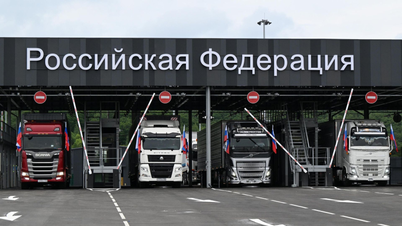 Почти 200 французов получили визы в Россию после указа Путина о ценностях