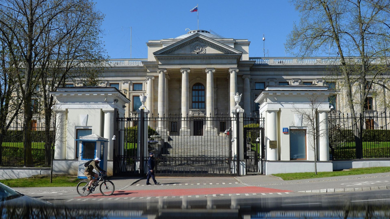 Посольство в Польше назвало обвинения в якобы "депортации" детей ложью