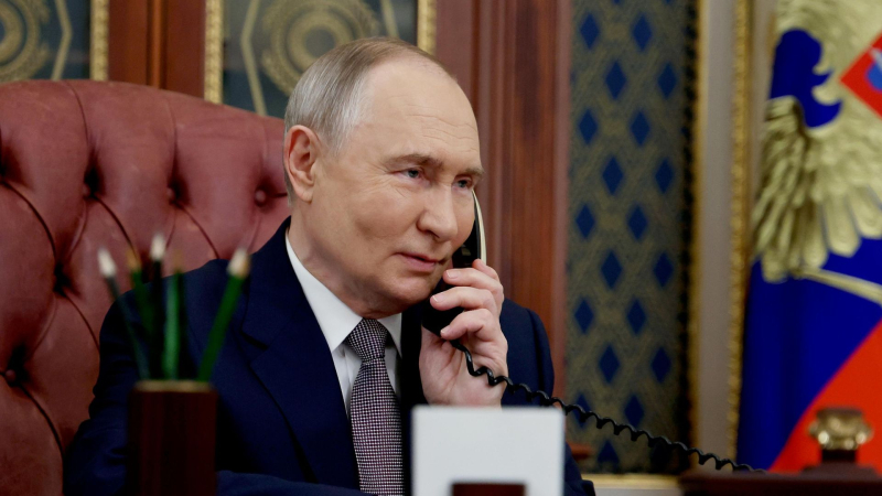 Путин по телефону поздравил Лукашенко с днем рождения