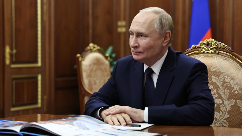 Путин внес в парламент КЧР три кандидатуры на пост главы региона