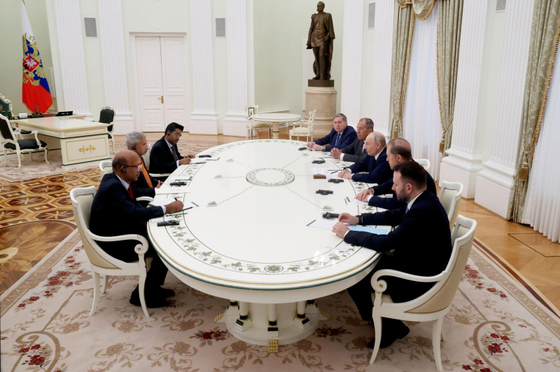Путин встретился с главой МИД Индии Джайшанкаром