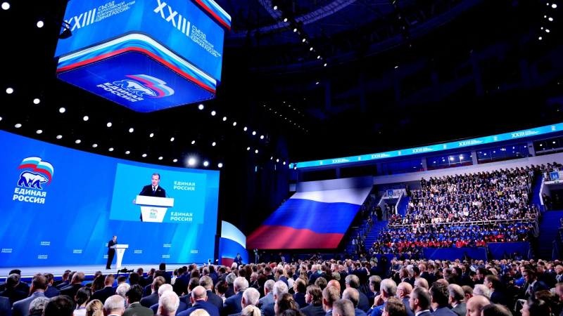 Россия обладает подлинным суверенитетом, заявил Медведев