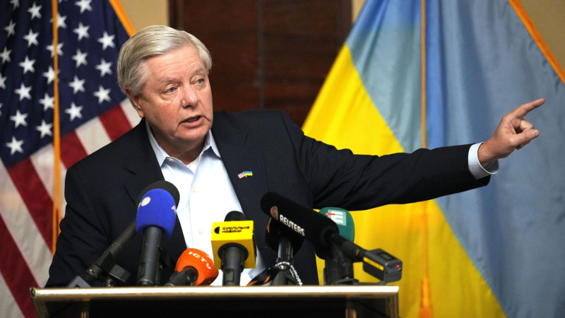 Сенатор Линдси Грэм* мог быть отравлен украинцами, заявил Бут