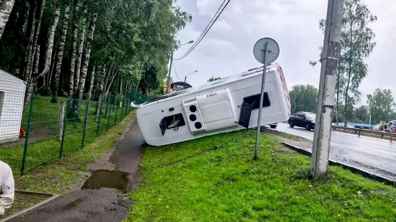 СК возбудил дело о небезопасных услугах после ДТП в Ленинградской области