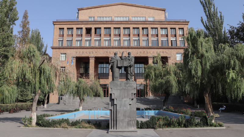 СМИ: Ереванский госуниверситет решил уволить отца оппозиционного депутата