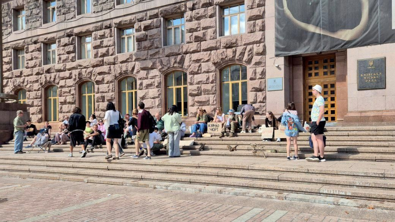 СМИ: в Киеве протестуют против вырубки деревьев для прокладки теплосети