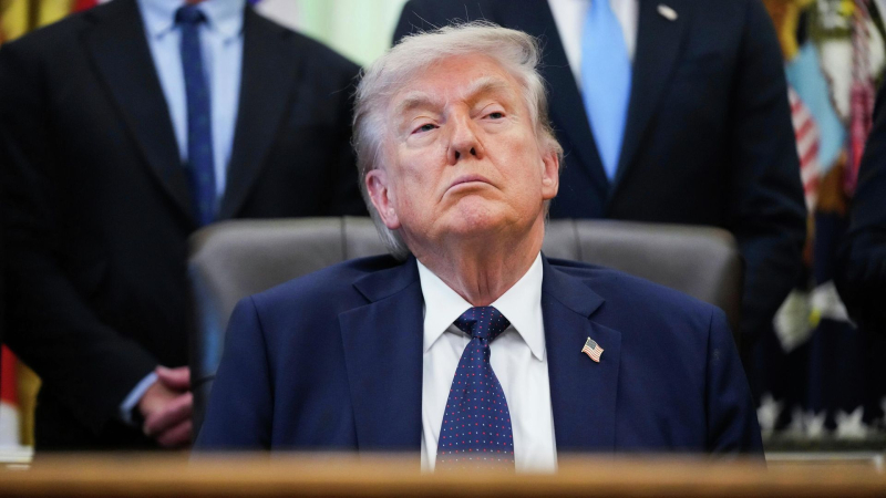 Трамп предрек себе импичмент в случае победы демократов на выборах