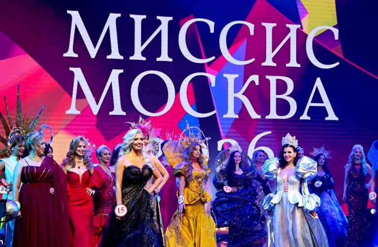 Успешные и обаятельные: блестящее шоу "Миссис Россия" и "Миссис Москва"