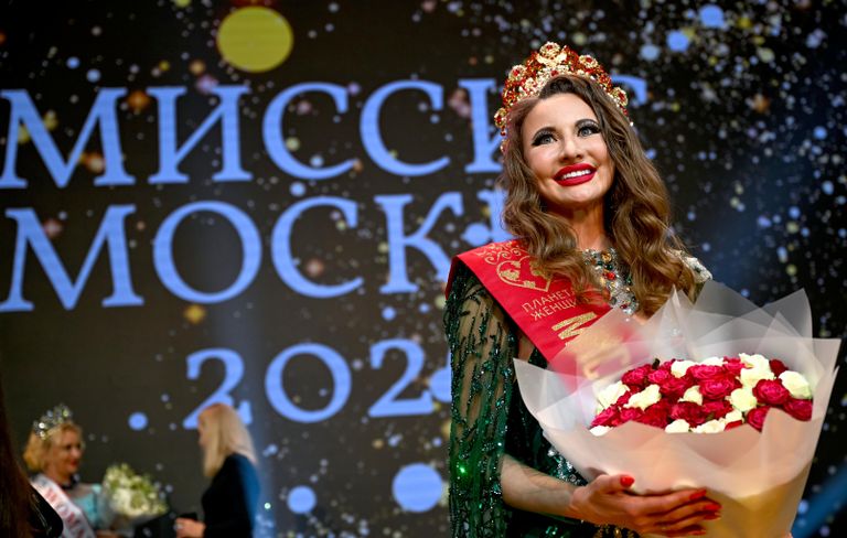 Успешные и обаятельные: блестящее шоу "Миссис Россия" и "Миссис Москва"