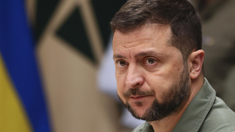 Увольнение замглавы офиса Зеленского усугубляет ситуацию, пишет Politico