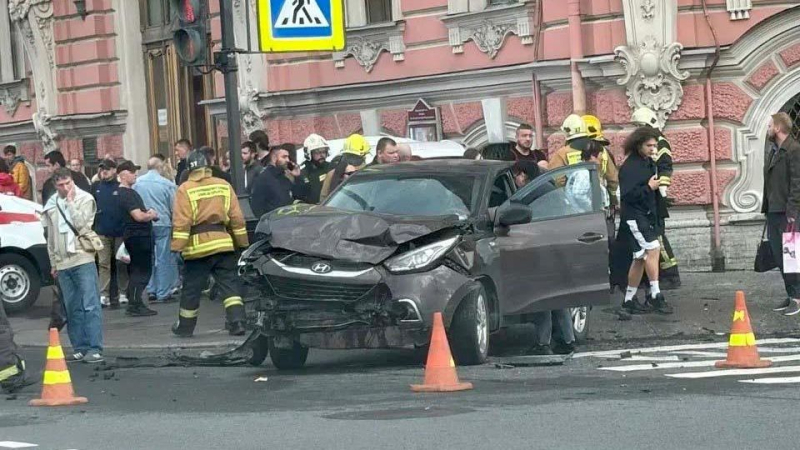В центре Петербурга шесть человек пострадали в ДТП