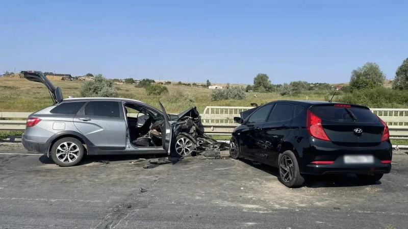 В ДТП под Волгоградом пострадали шесть человек
