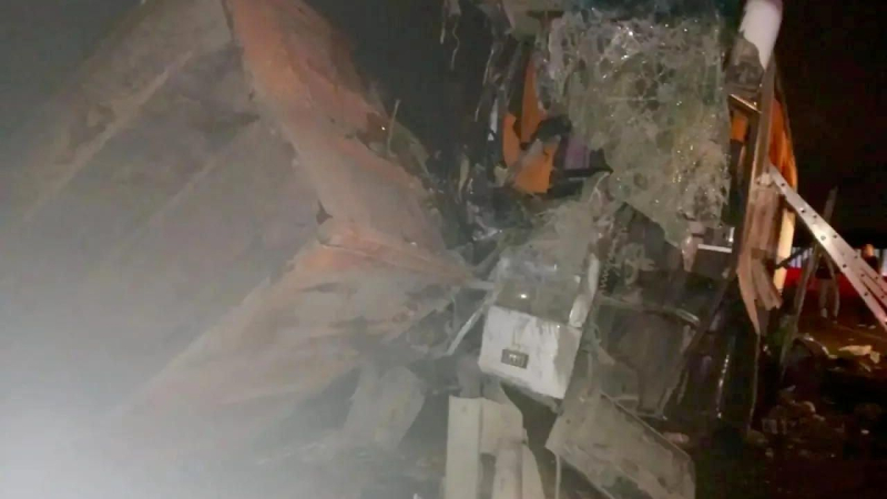 В ДТП с автобусом и "КамАЗом" на Ставрополье пострадали пять детей