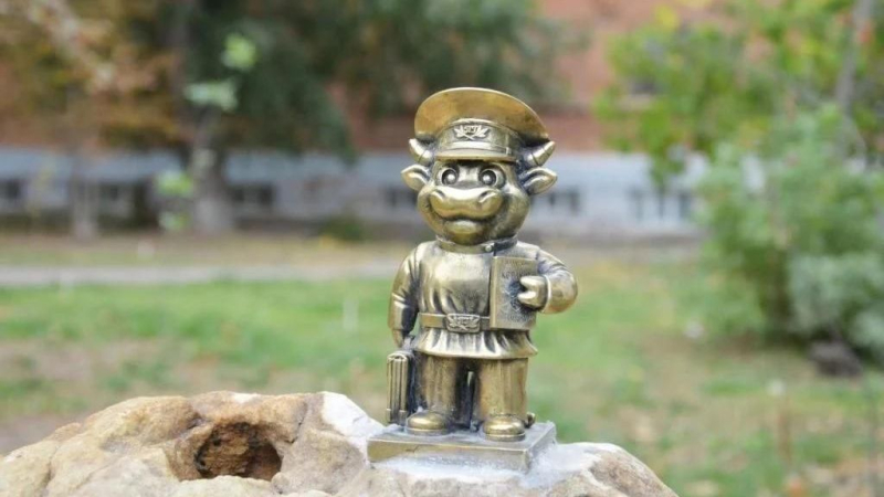 В Энгельсе с туристического маршрута украли пять статуэток бычков