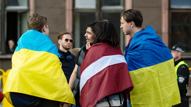 В Латвии призвали больше пить, чтобы поддерживать Украину