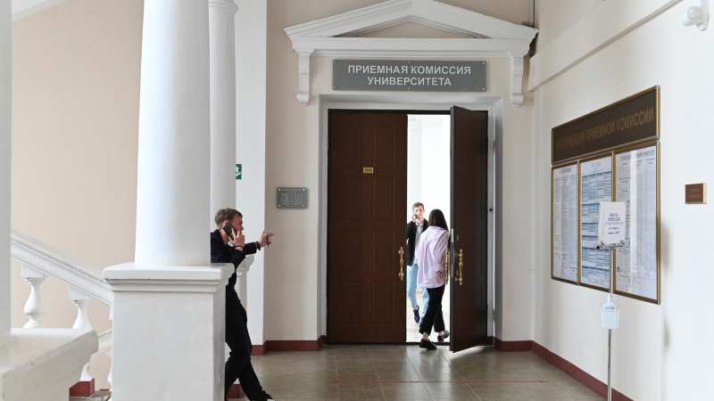 В Минобрнауки оценили ситуацию с поступлением выпускников в вузы