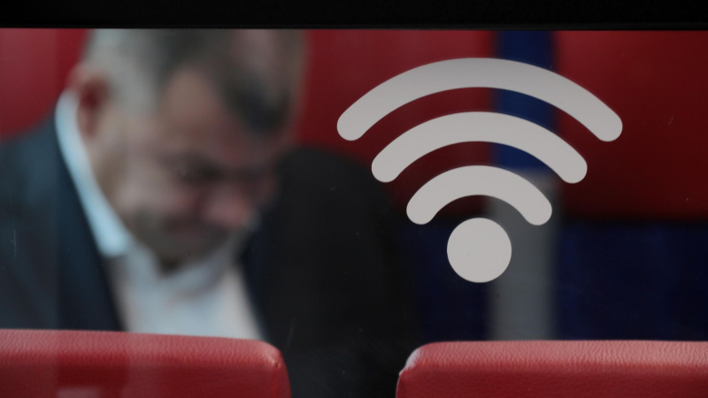 В МВД предупредили о рисках использования бесплатных сетей Wi-Fi