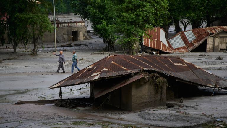 В Непале из зоны наводнения спасли 117 иностранных туристов