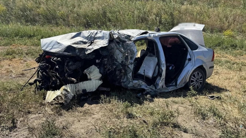 В Волгоградской области иномарка столкнулась с грузовиком, есть погибшие