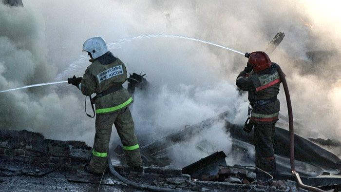 В Волгоградской области ликвидировали открытое горение пяти строений в СНТ