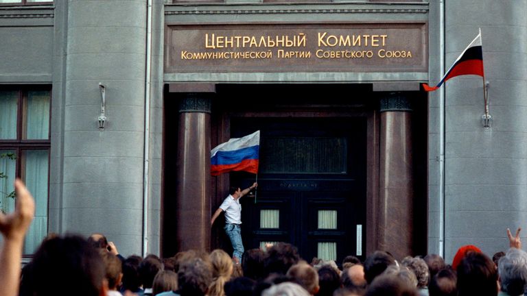Ветеран СВО рассказал о традиции поднимать флаг над освобожденными городами