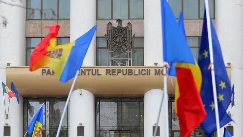 Власти Молдавии действуют по лекалам киевских нацистов, заявила Захарова