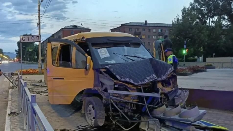 Водитель, сбивший людей в Кызыле, не имел права управлять маршруткой