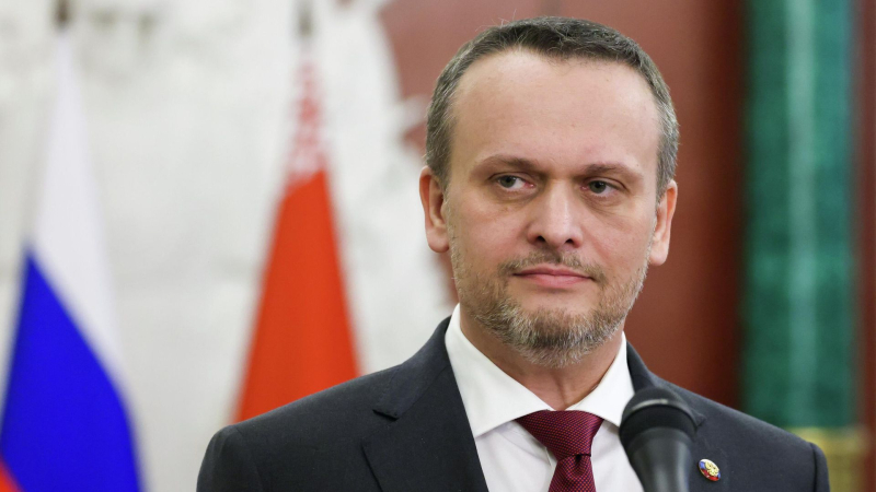 Авиакомпании и аэропорты обеспечены топливом, заявил Никитин
