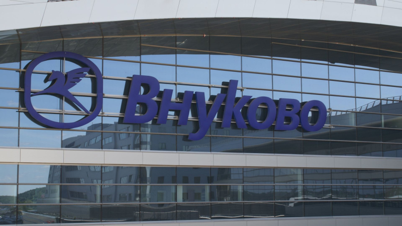 Автомобили с дипломатическими номерами прибыли в аэропорт Внуково