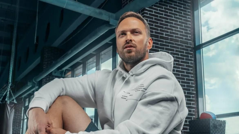 Блогер Алексей Столяров попал в ДТП