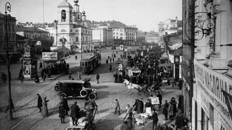 Фото столицы из архива РИА Новости вошли в книгу "Москва. Вехи истории"