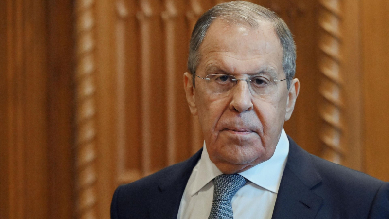 Лавров назвал любовь к Родине и близким важнейшими моральными ориентиром