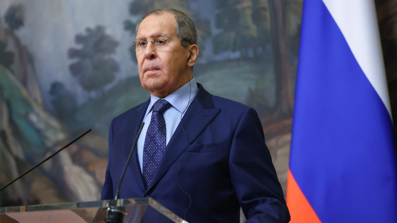 Лавров рассказал, для кого до сих пор пишет стихи
