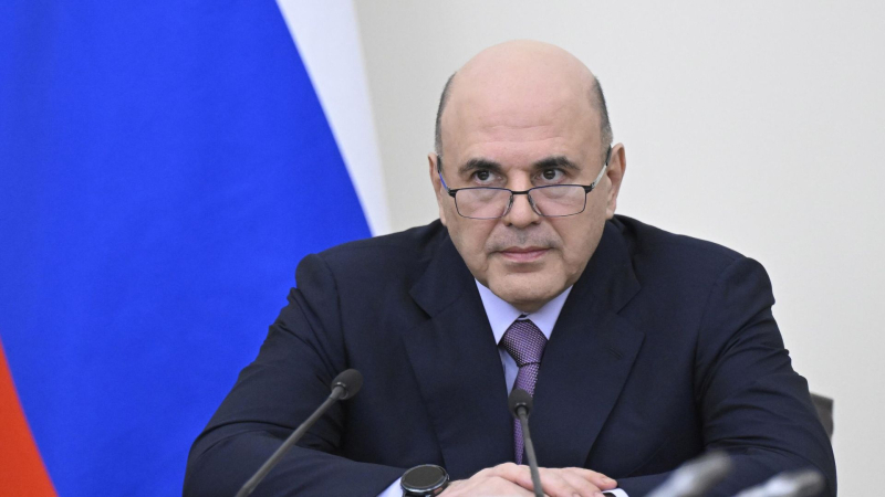 Мишустин призвал защищать от кибермошенников детей и старшее поколение