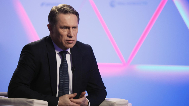 Мурашко заявил о снижении числа курящих людей в России