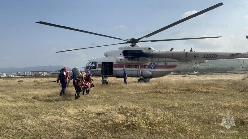На поиски альпинистов в горах КБР отправят вертолеты