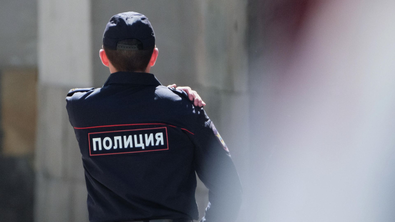 На Ставрополье задержали мужчину, снимавшего школьницу под юбкой