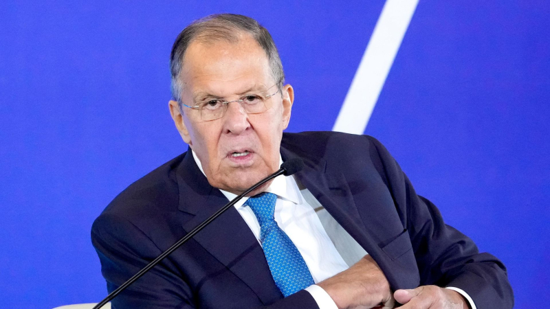 НАТО должна была самораспуститься, заявил Лавров