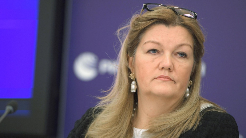 Омбудсмен проконтролирует ситуацию с ученицей, не посещающей школу в Москве