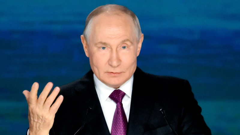 Путин поручил продолжить создание просветительского контента в интернете
