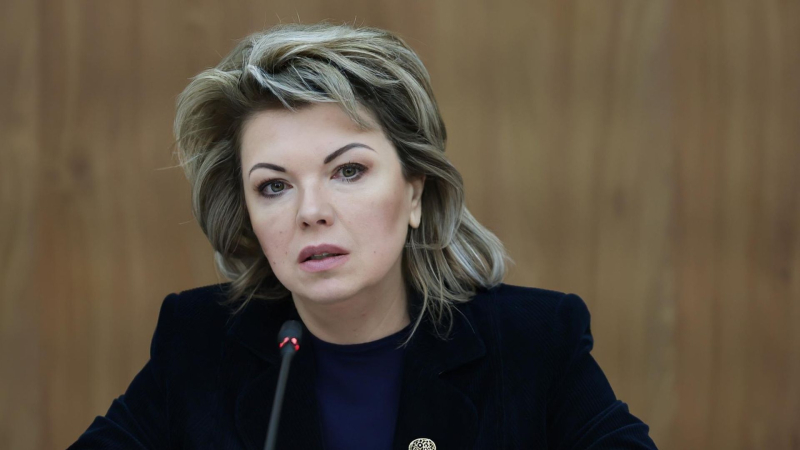 Россияне устали от засилья иностранных слов, заявила Ямпольская
