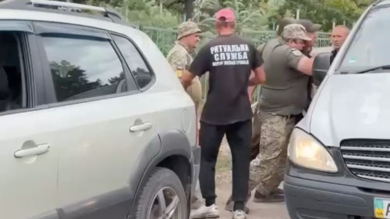 Сотрудники военкомата на Украине похитили работника ритуальной службы