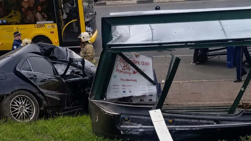 В Ярославле въехавший в остановку водитель уходил от полицейской погони