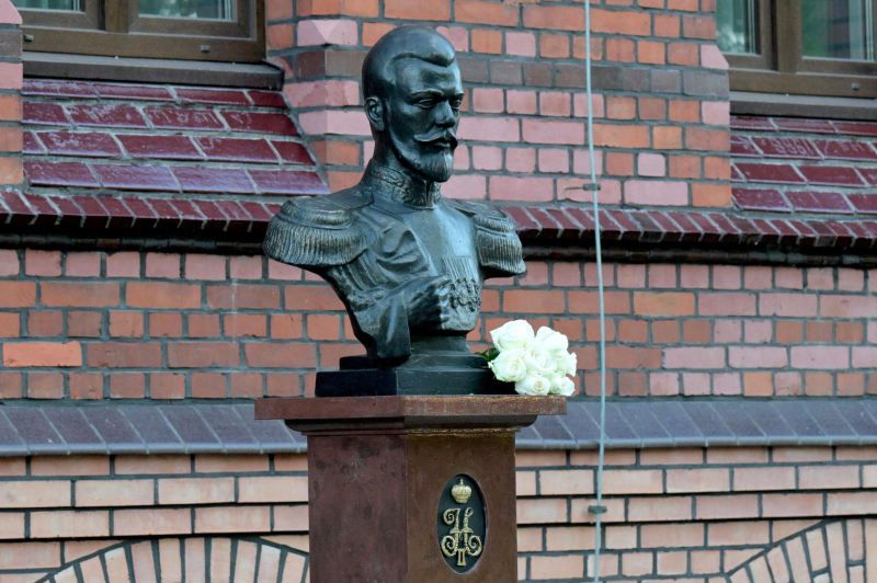 В Калининградской области установили бюст Николая II